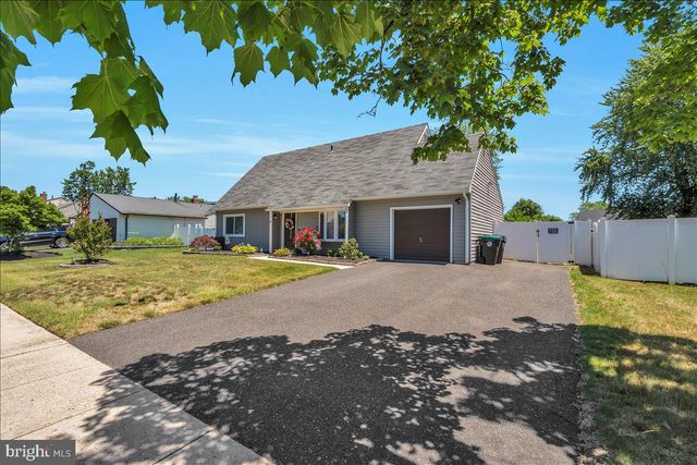 4 PEORIA LN, Sicklerville, NJ 08081