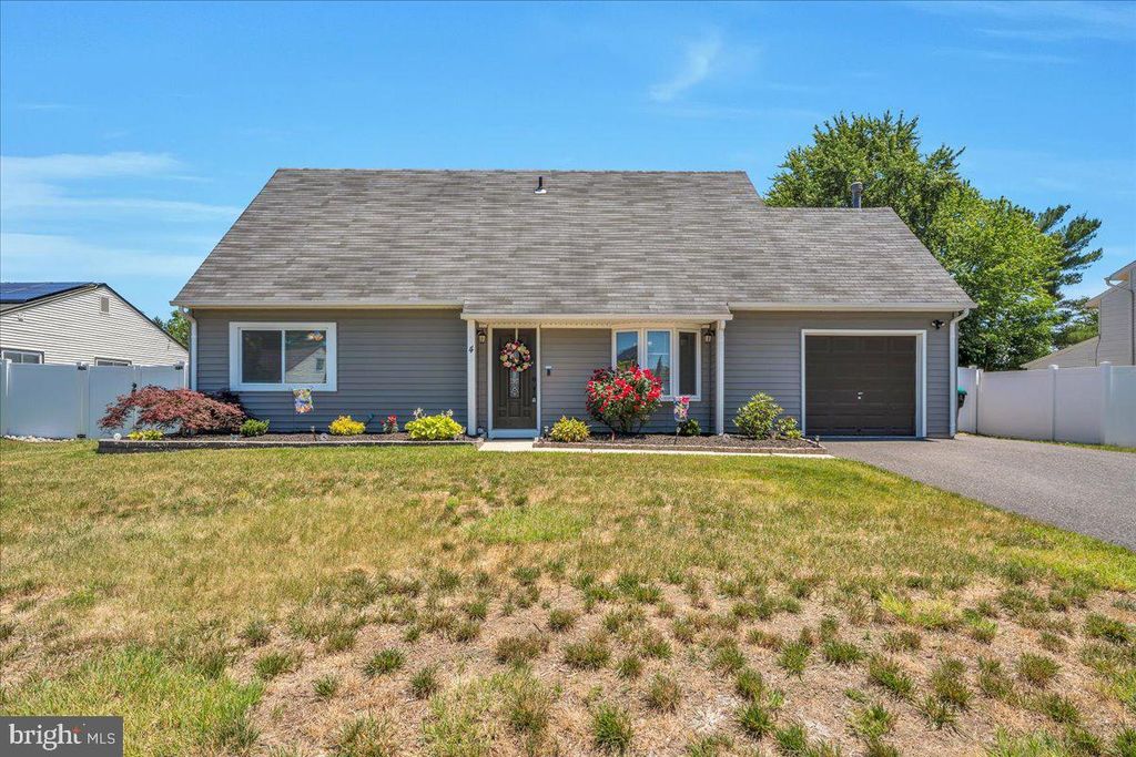 4 PEORIA LN, Sicklerville, NJ 08081