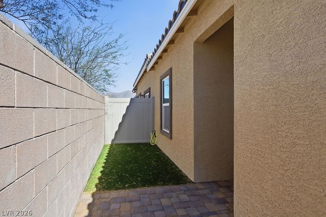 7537 Crested Moon Street, North Las Vegas, NV 89084