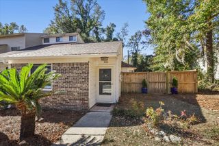 1806 Falconcrest Street, Tallahassee, FL 32303