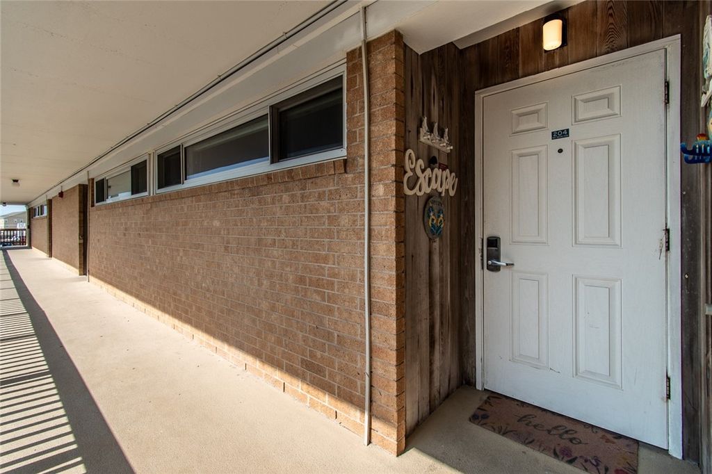 14810 Windward Dr 204, Corpus Christi, TX 78418 — exterior