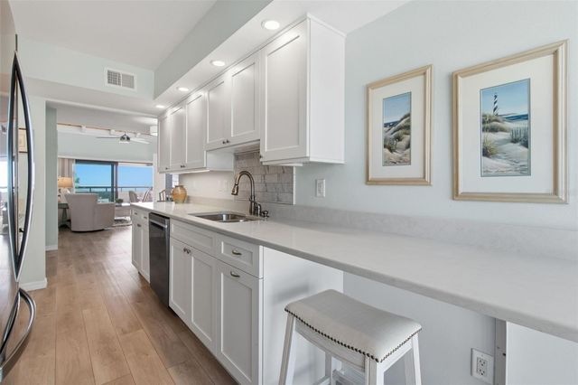 1555 TARPON CENTER DRIVE 214, Venice, FL 34285