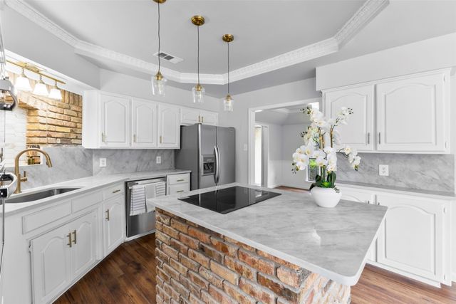 6501 Lake Side Circle, North Richland Hills, TX 76180