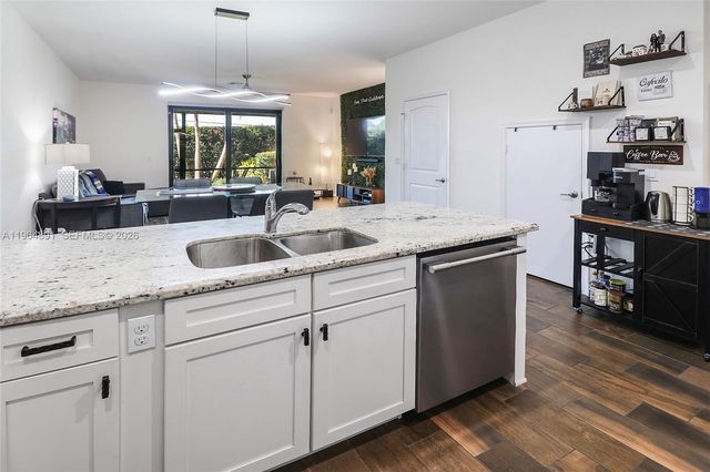 4204 N Dixie Hwy 2, Oakland Park, FL 33334