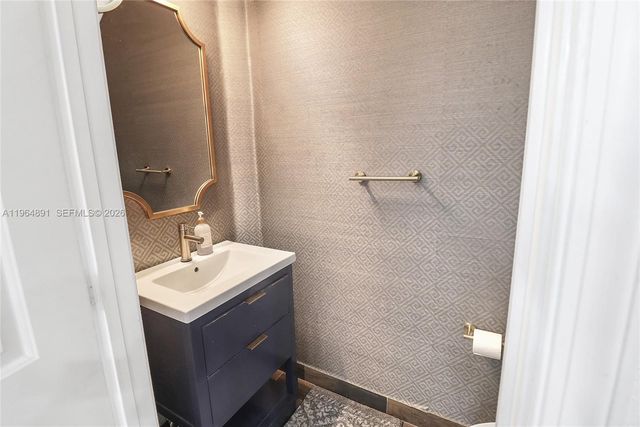 4204 N Dixie Hwy 2, Oakland Park, FL 33334