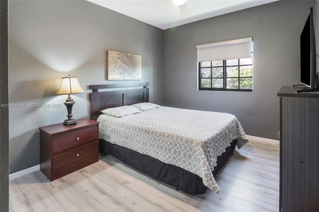 4204 N Dixie Hwy 2, Oakland Park, FL 33334