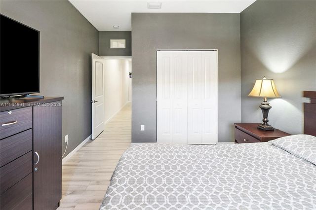 4204 N Dixie Hwy 2, Oakland Park, FL 33334