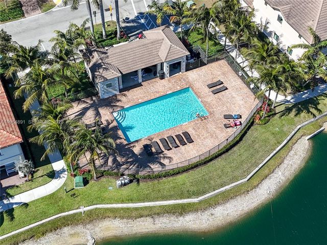 4204 N Dixie Hwy 2, Oakland Park, FL 33334