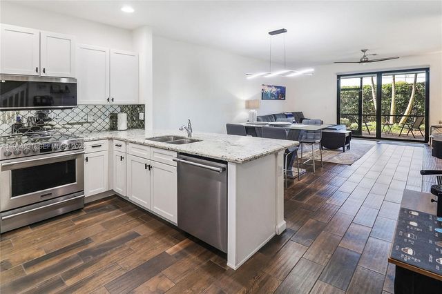 4204 N Dixie Hwy 2, Oakland Park, FL 33334