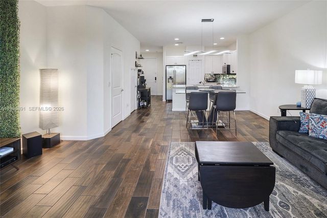 4204 N Dixie Hwy 2, Oakland Park, FL 33334