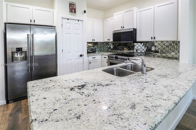 4204 N Dixie Hwy 2, Oakland Park, FL 33334