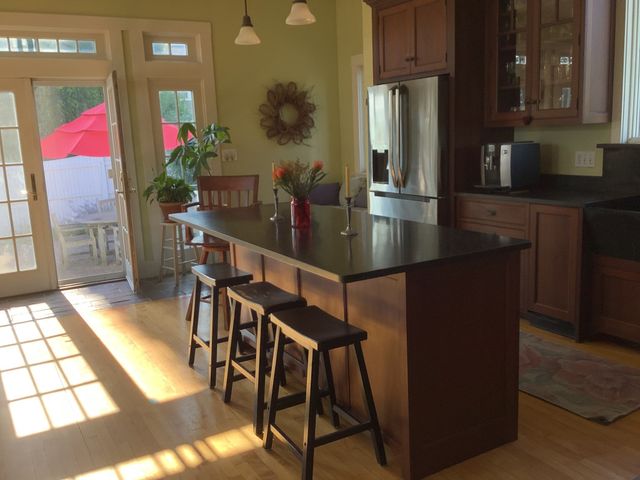 11 Bluff Rd, Hull, MA 02045