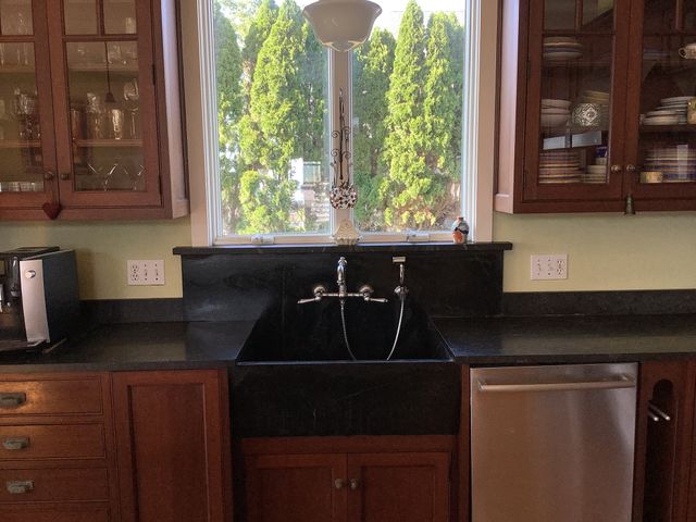 11 Bluff Rd, Hull, MA 02045