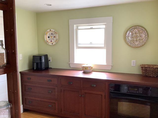 11 Bluff Rd, Hull, MA 02045