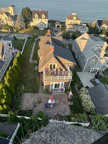 11 Bluff Rd, Hull, MA 02045