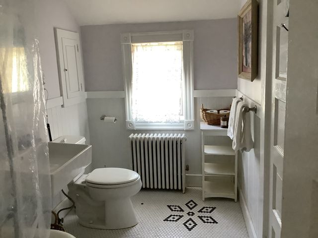 11 Bluff Rd, Hull, MA 02045