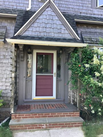11 Bluff Rd, Hull, MA 02045