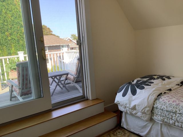 11 Bluff Rd, Hull, MA 02045