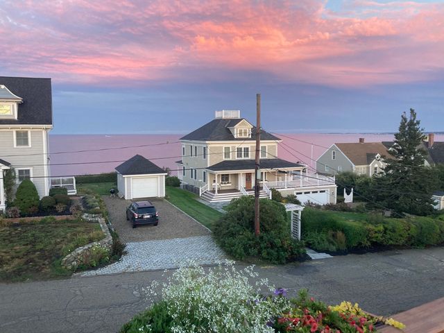 11 Bluff Rd, Hull, MA 02045