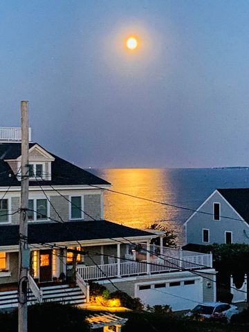 11 Bluff Rd, Hull, MA 02045
