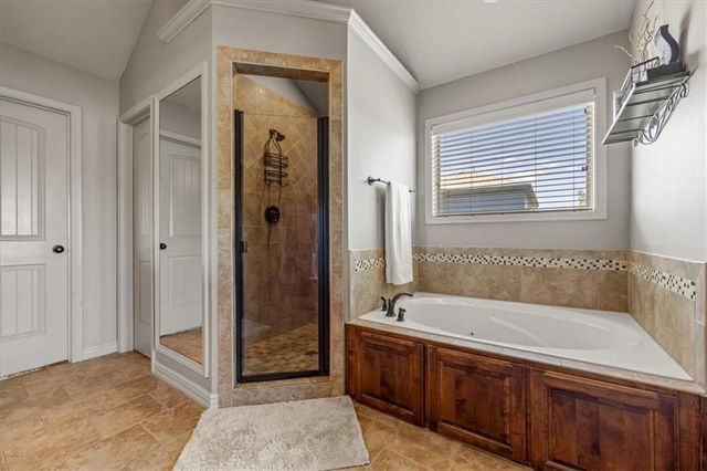 1404 SW 41st Circle, Lee's Summit, MO 64082