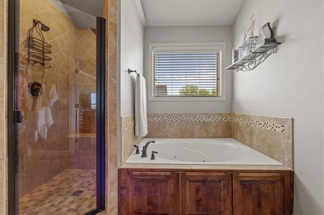 1404 SW 41st Circle, Lee's Summit, MO 64082