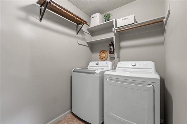1404 SW 41st Circle, Lee's Summit, MO 64082