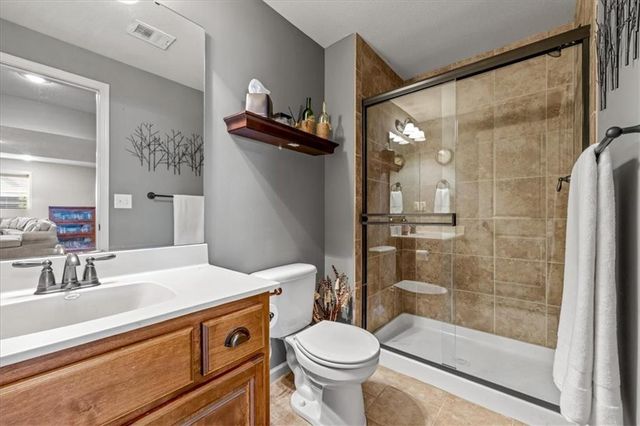 1404 SW 41st Circle, Lee's Summit, MO 64082
