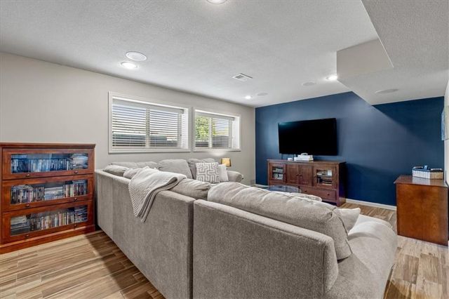 1404 SW 41st Circle, Lee's Summit, MO 64082