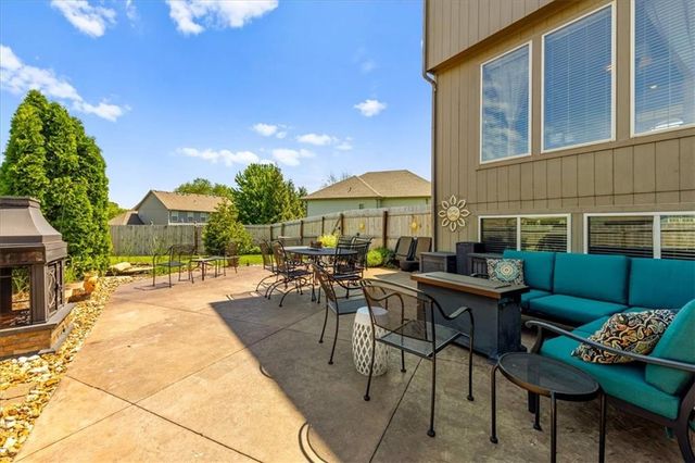 1404 SW 41st Circle, Lee's Summit, MO 64082