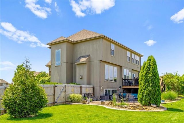 1404 SW 41st Circle, Lee's Summit, MO 64082