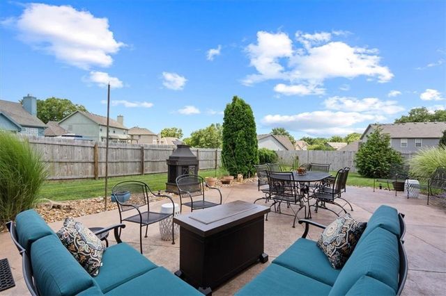 1404 SW 41st Circle, Lee's Summit, MO 64082