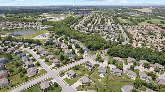 1404 SW 41st Circle, Lee's Summit, MO 64082