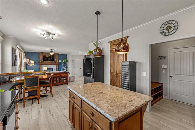 1404 SW 41st Circle, Lee's Summit, MO 64082