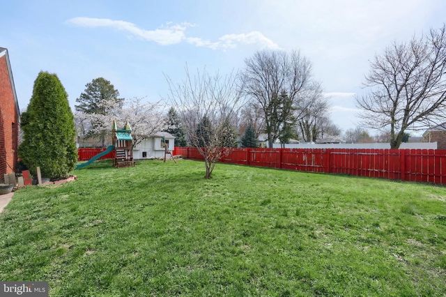 2208 GRANDVIEW RD, Hanover, PA 17331