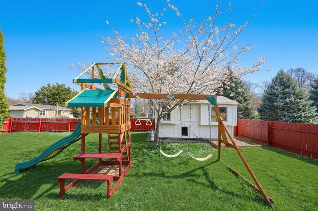 2208 GRANDVIEW RD, Hanover, PA 17331