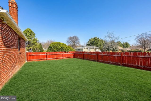 2208 GRANDVIEW RD, Hanover, PA 17331