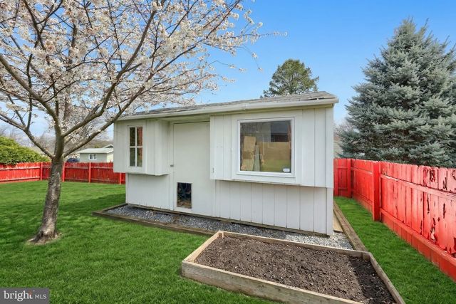2208 GRANDVIEW RD, Hanover, PA 17331