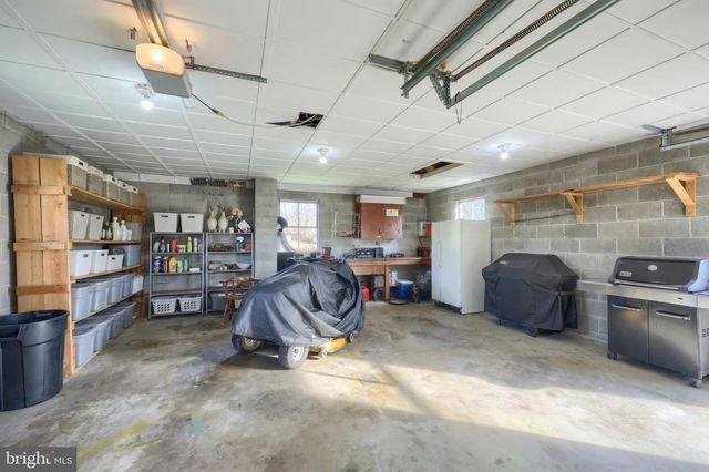 2208 GRANDVIEW RD, Hanover, PA 17331
