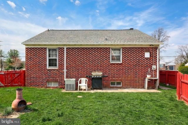 2208 GRANDVIEW RD, Hanover, PA 17331