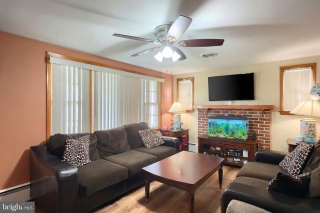 2208 GRANDVIEW RD, Hanover, PA 17331