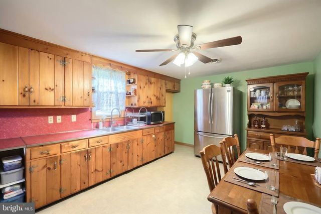 2208 GRANDVIEW RD, Hanover, PA 17331