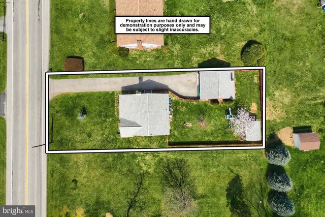 2208 GRANDVIEW RD, Hanover, PA 17331