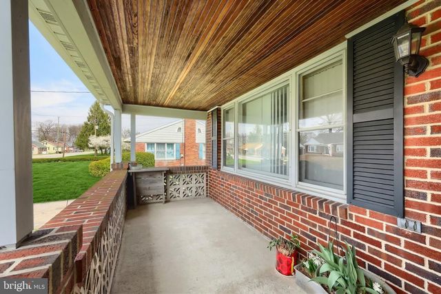 2208 GRANDVIEW RD, Hanover, PA 17331