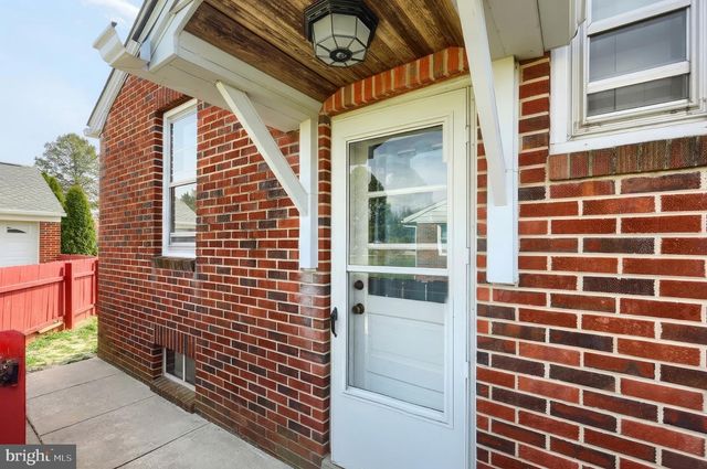 2208 GRANDVIEW RD, Hanover, PA 17331
