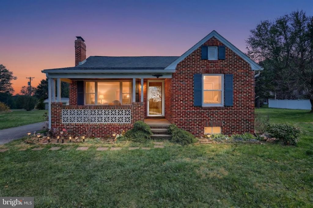 2208 GRANDVIEW RD, Hanover, PA 17331