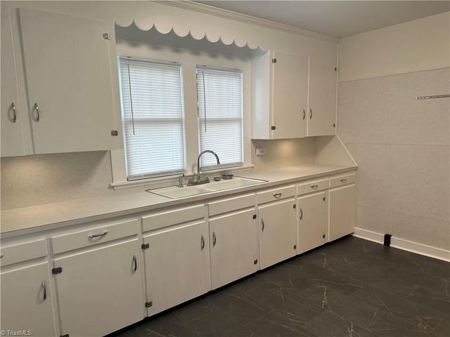 818 W Lebanon Street, Mount Airy, NC 27030