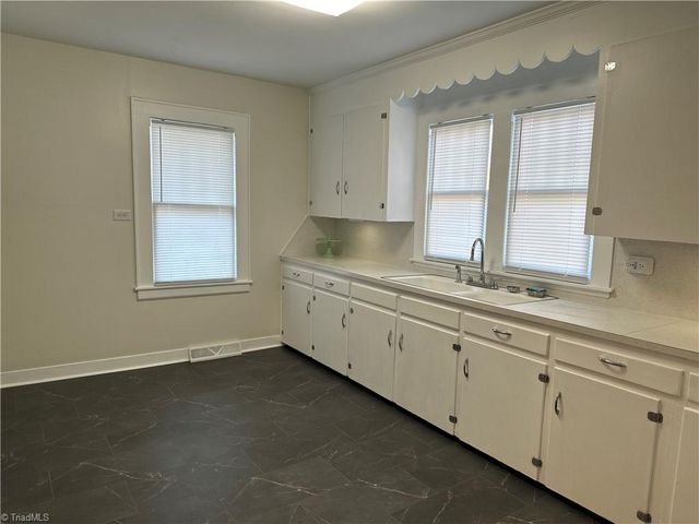 818 W Lebanon Street, Mount Airy, NC 27030