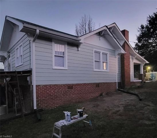 818 W Lebanon Street, Mount Airy, NC 27030