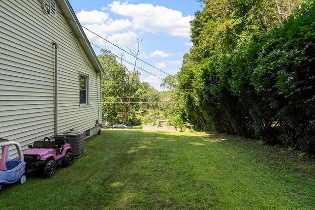 149 North St, East Brookfield, MA 01515